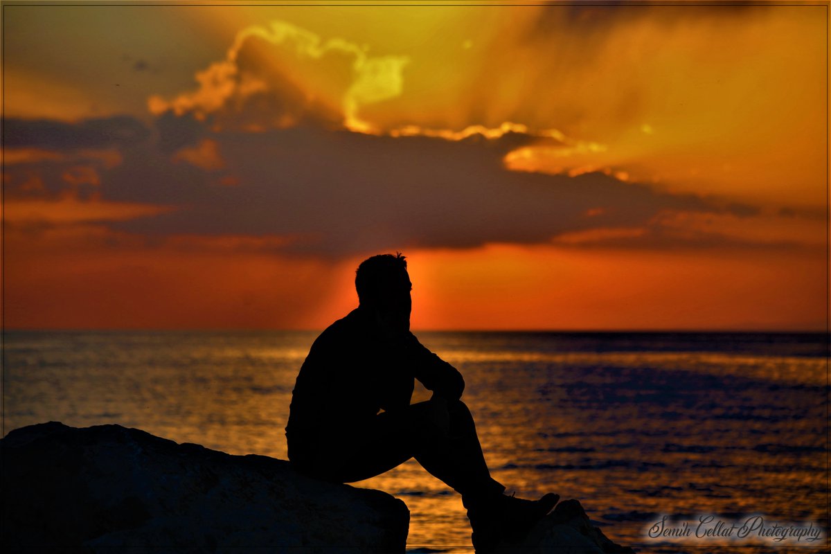 Huzur ve sükûnetin başladığının, aile fertlerinin muhabbet şerbeti içeceğinin müjdecisi olan günbatımı; yeniden canlanacağımız, hayata yeniden Bismillah diyebileceğimiz sabahın müjdecisi günbatımı hoş geldin... 

<a href="/vanlinihathoca/">Vanlı Nihat Hoca</a> <a href="/van/">Van</a>basin_ <a href="/van_guzel/">Van Güzel</a> @van <a href="/isacanvan/">İsa Can Van</a>