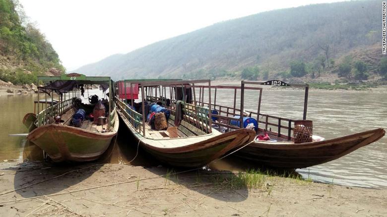 CNN's tweet photo. Thailand has reportedly pushed back more than 2,000 people attempting to flee neighboring Myanmar following a series of air strikes carried out by the ruling junta in the southeast of the country. https://t.co/KKf1ZlWAfK https://t.co/1LoIAt9cPu