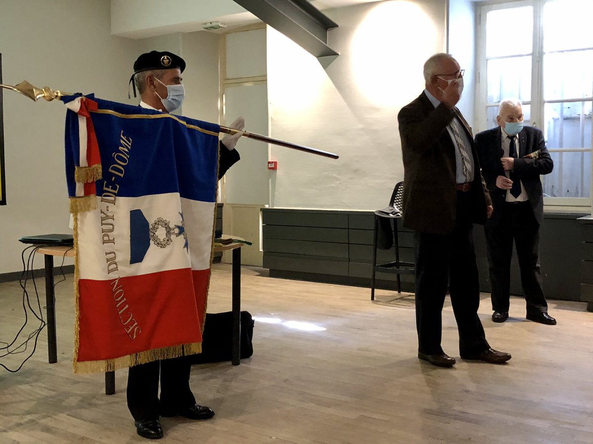 DMD_43's tweet photo. École de Jeunes Porte-Drapeaux au collège St-Louis du Puy-en-Velay. Module théorique pour les classes de 4ème.@Defense_Sud_Est @Edef_Clermont @villedupuy https://t.co/RW9rIdW58K