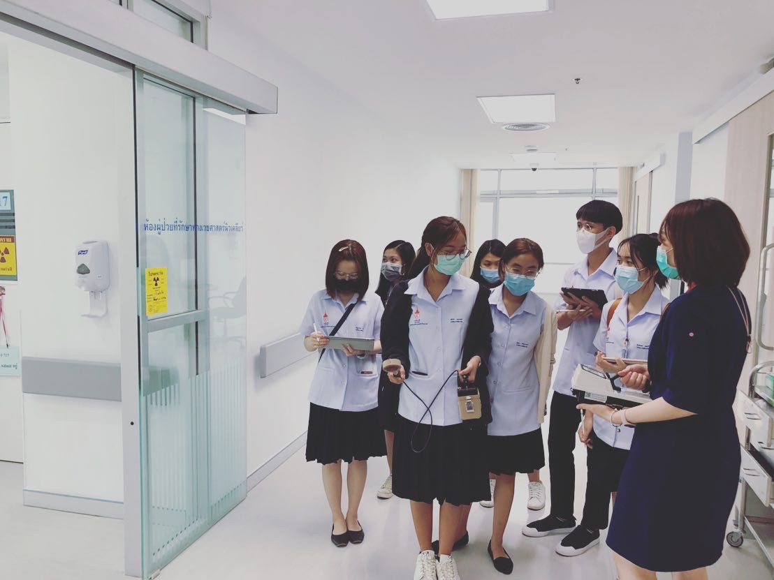 rtpccms's tweet photo. เรียนรังสีเทคนิคไม่อันตรายอย่างที่คิด☢️...สำหรับผู้ปฏิบัติงานกับรังสีจะมีอุปกรณ์และข้อปฏิบัติที่จะทำให้สามารถทำงานกับรังสีได้อย่างมีประสิทธิภาพและปลอดภัยค่ะ😊
#RTPCCMS #PCCMS #รังสีเทคนิคจุฬาภรณ์ #รังสีเทคนิค #dek64 #TCAS64 https://t.co/8iqAaPUD1L