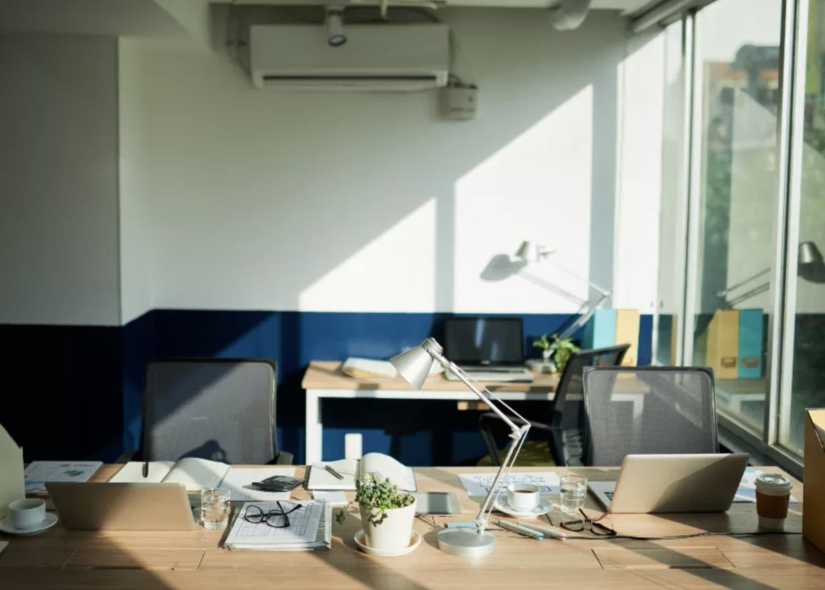 ecom_news's tweet photo. 🚀#Lyon : @OfficeRiders, le Airbnb des espaces de travail, accélère son développement. Détails dans notre article. https://t.co/f3o26YZkf6 https://t.co/PK34jrOlXG