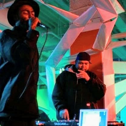 PNTGLLRYNTWRK's tweet photo. These roots run deep.

OG #PNTGLLRYNTWRK crew Two B (aka Tha Beloved) &amp; DJ Kaos (aka #DoubleK of @puts) rocked an amazing live set for our mini-Gallery reunion at @hollywoodfringe #ArtBash, presented by @unfamousfest at the @aplusd_la back in 2008. https://t.co/vcL5kikv2E