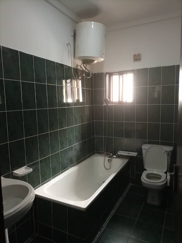 SouthRidgeBiz's tweet photo. To Let

3-bedroom flat (on the 2nd floor)

Location: Wuse II

Rent: ₦2m

Caution Fee: ₦200k

#Rent
#WuseII
#AbujaTwitterCommunity 
#RealEstate https://t.co/0D5HDQ3Gjx