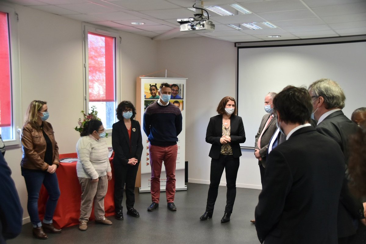 Prefet87's tweet photo. Ce mardi 30 mars, déplacement de Roxana Maracineanu, ministre déléguée chargée des Sports, en #HauteVienne, dans le cadre du plan #FranceRelance.

👉 Première étape de la journée : visite de l'Établissement et service d'aide par le travail (ESAT) La Ribière à #Limoges. https://t.co/z34lN6Vfiv
