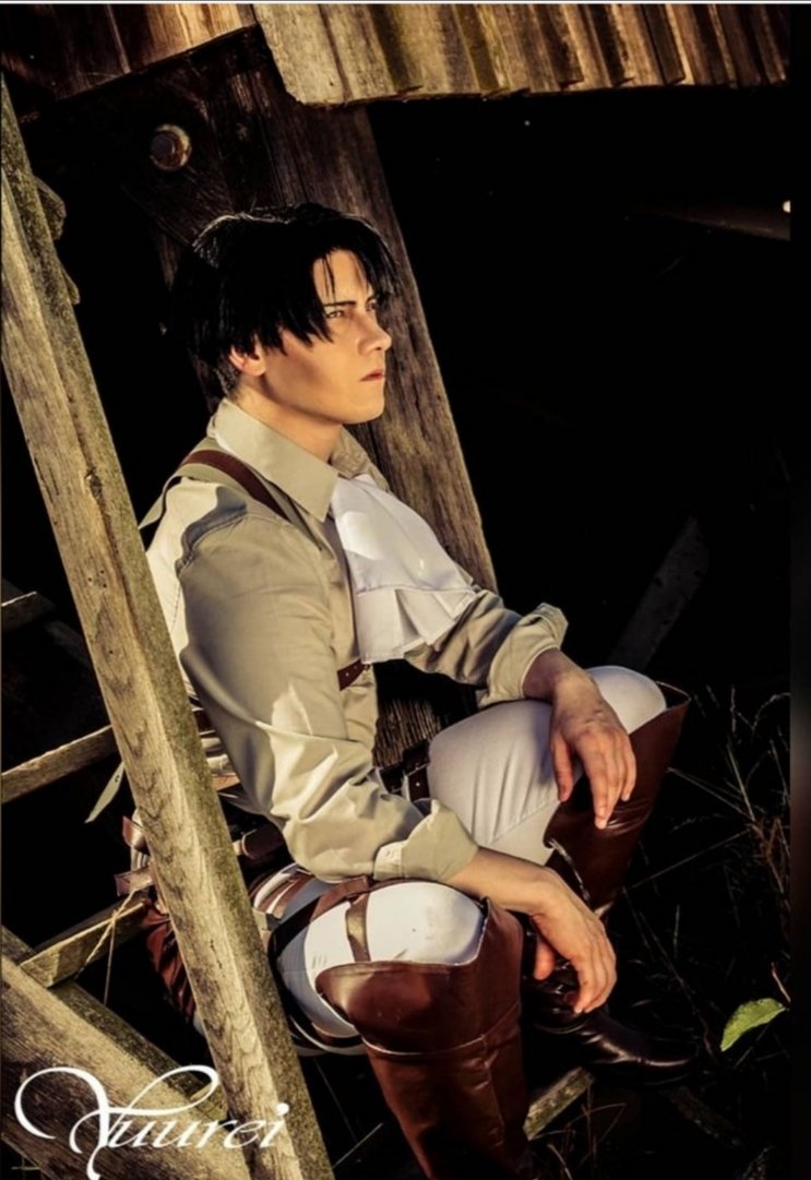 Yuurei_cosplay's tweet photo. Some cosplay stuff, as you wished ❤️

Starting with the time I cosplayed Levi Ackerman
(リヴァイ・アッカーマン)

Levi was my very first full selfmade wig. It took around 50 hours.
Costume and Gear were made by me as well.

#leviackerman #snsCosplay #levicosplay #rivai https://t.co/r7FuN3suSp