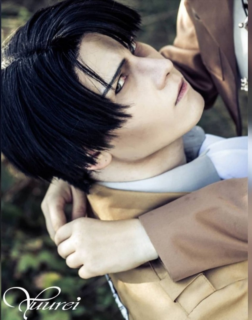 Yuurei_cosplay's tweet photo. Some cosplay stuff, as you wished ❤️

Starting with the time I cosplayed Levi Ackerman
(リヴァイ・アッカーマン)

Levi was my very first full selfmade wig. It took around 50 hours.
Costume and Gear were made by me as well.

#leviackerman #snsCosplay #levicosplay #rivai https://t.co/r7FuN3suSp