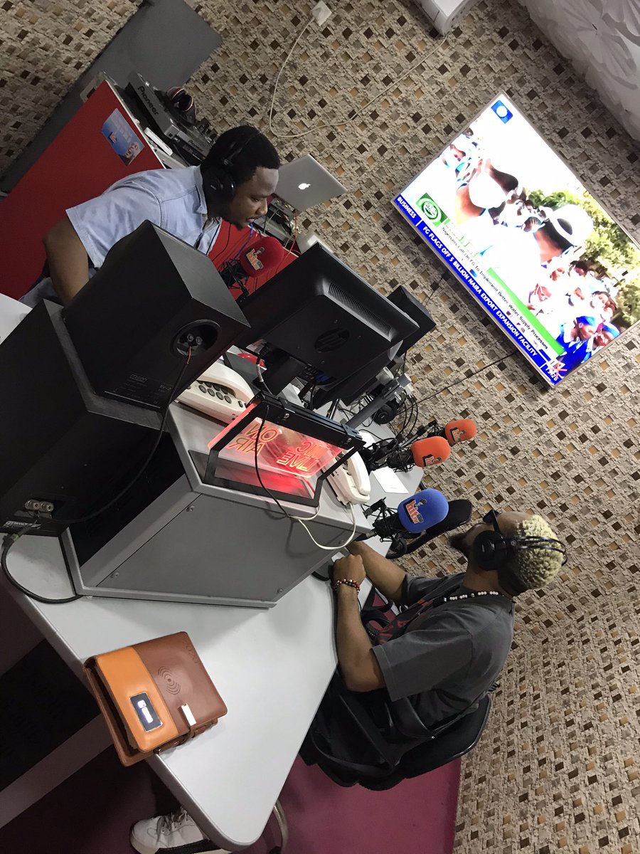 Bechiino's tweet photo. Nice Session its was with @DukeOfLife 
Thanks boss🙌🏾

Cc: @HitFMCalabar @OfficialFreshR @Blazesongs @x24ng 
#YourBodybyBechino #ChinowayEP #ECHOKE https://t.co/MCgL2Nv67w