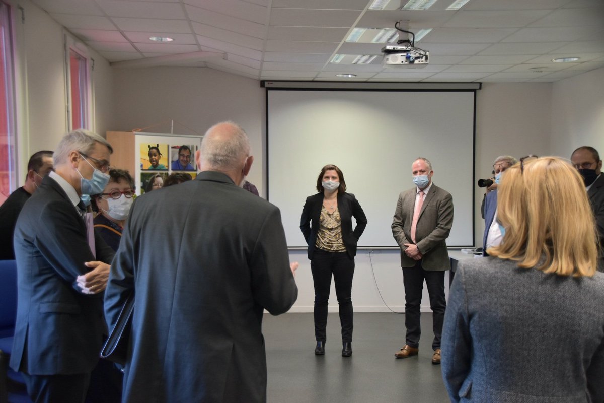 Prefet87's tweet photo. 🤸‍♀️ À compter du mois d'avril, les salariés de l'ESAT La Ribière bénéficieront d'une activité physique et sportive les midis.

👉 Novateur et unique en #NouvelleAquitaine, ce projet autour du sport #handicap est né de la rencontre de plusieurs acteurs du département avec l’ESAT. https://t.co/nzyUihCmHO
