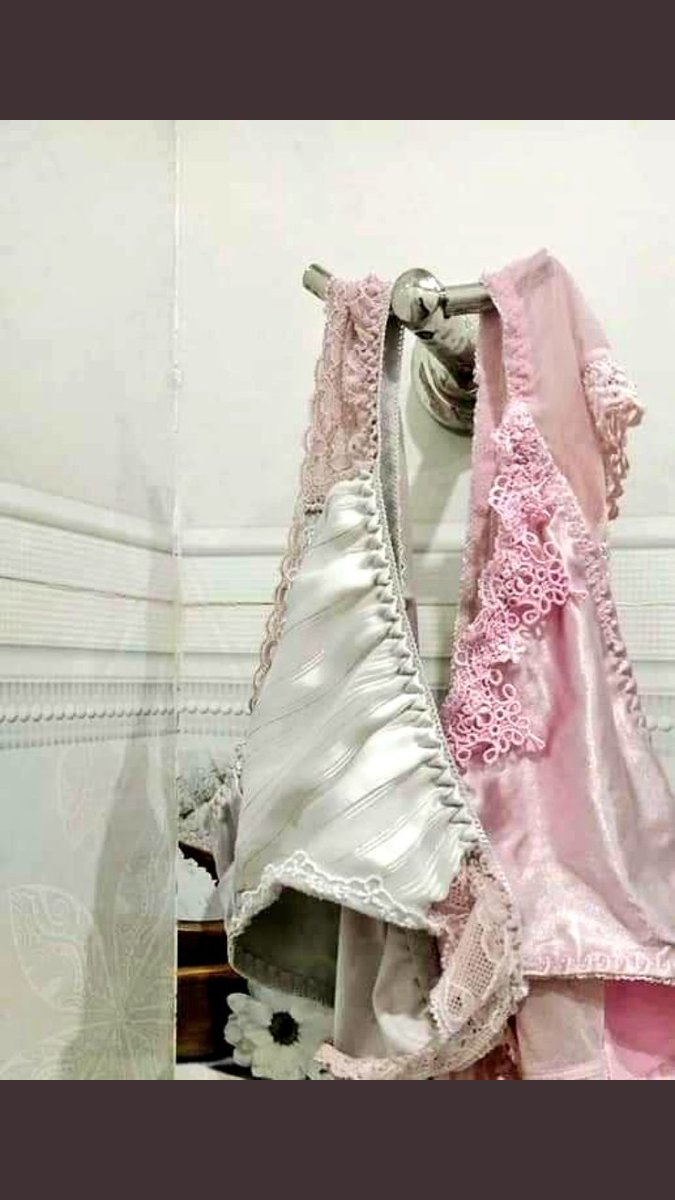 CdrMaya's tweet photo. Alasan para cowo numpang kekamar mandi tiap kali bertamu inilah alasannya,, pengen ngesek gesekin itunya ke CD CD yg ada dikamar mndi https://t.co/5Kdo45gvVK
