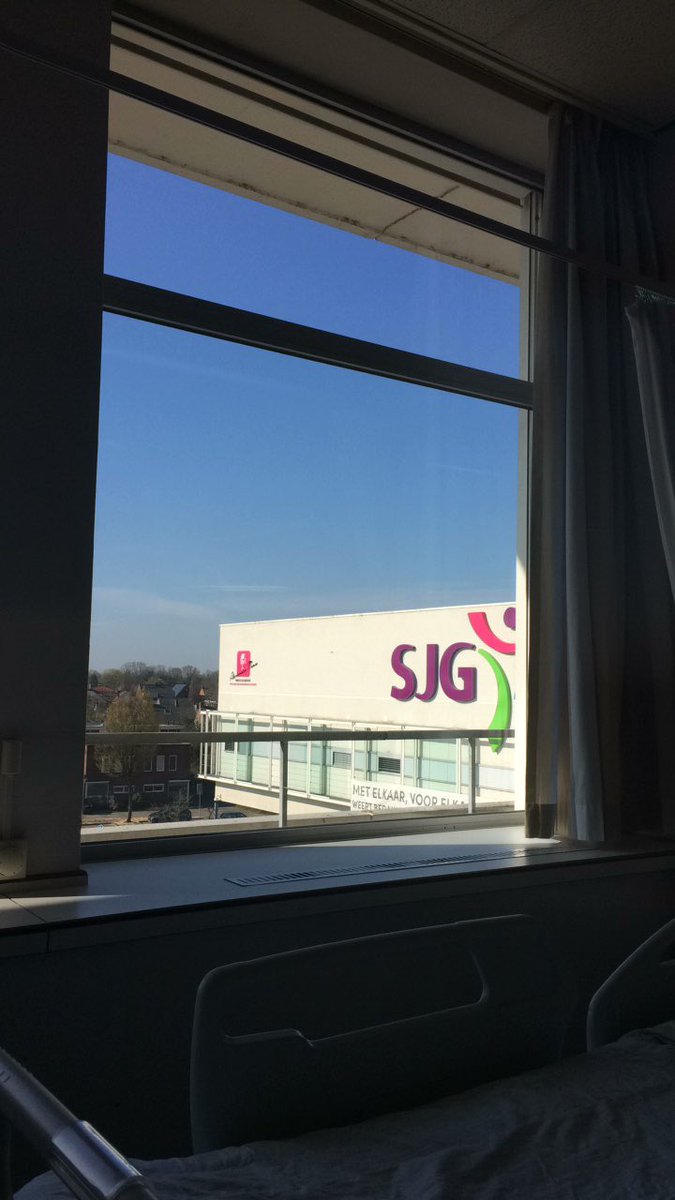 doofpotwmo's tweet photo. Het lijkt mooi weer vanachter het raam in het ziekenhuis.... https://t.co/1esHfMlx9Q