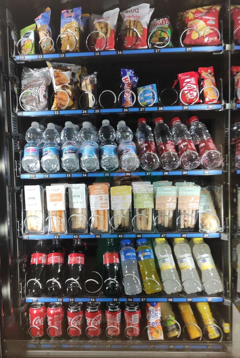 magaroj70086280's tweet photo. Trabajando.. Working..
Elije uno.. Choose one..
#snackchallenge #CHALLENGE
#work #SnackyHour #snacktime #snacks https://t.co/gfOvxYfBSm