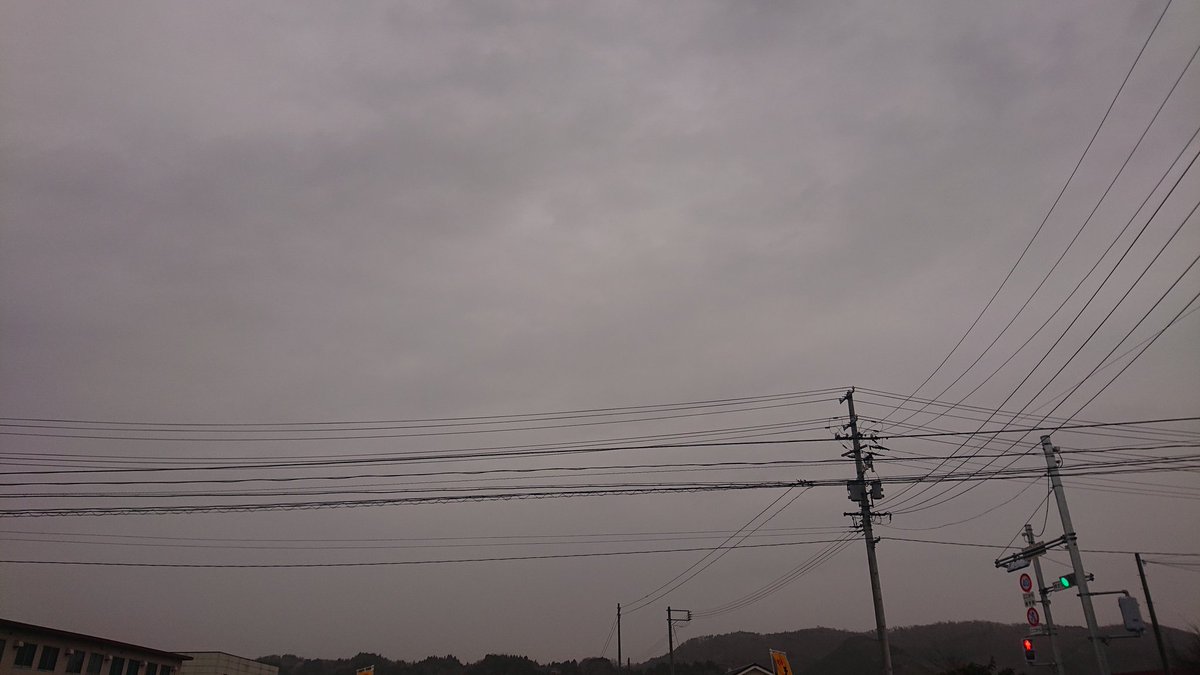 Yumi21753810's tweet photo. 今日は黄砂の影響で、どんよりした一日でした。気分もどんよりしがち💦
こんな時は大好きな曲や動画を聴いたり、観たりするのが一番ね♪
#ThrowLine
#SecondThrow♪ https://t.co/KRGKd2X9cc