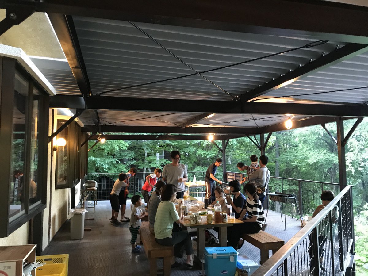 p_harmony's tweet photo. BBQを屋根付きデッキ（禁煙）で。雨でも安心。持ち込みor手ぶら、日帰りもOK。食材のみの持ち込みでOK/BBQ用品貸出/冷蔵庫・シンクあり/火起こしします/ゴミ捨て可/焚き火台複数メーカーあり/などなど/
BBQプランの一覧・詳細→ https://t.co/kcR0ppdiIZ https://t.co/YIVDmXulMv
