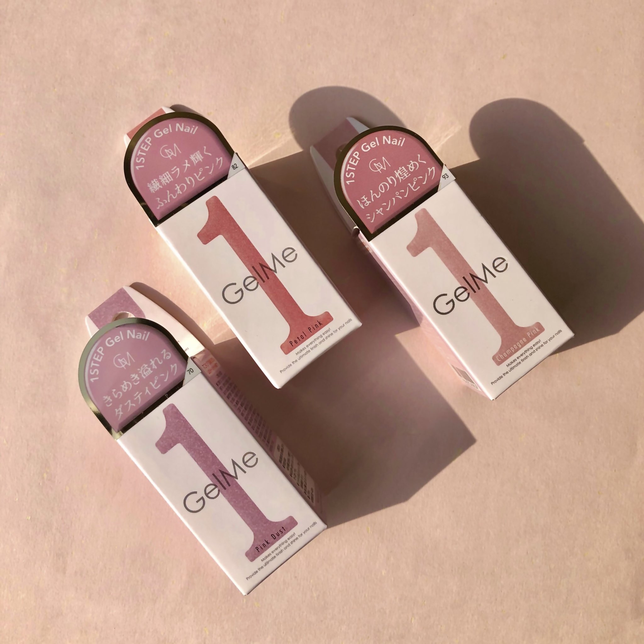 Gelme1 ジェルミーワン公式 𝗦𝗽𝗿𝗶𝗻𝗴 𝗥𝗲𝗰𝗼𝗺𝗺𝗲𝗻𝗱 𝗖𝗼𝗹𝗼𝗿 𝗚𝗠𝟳𝟬 ピンクダスト 𝗚𝗠𝟴𝟮 ペタルピンク 𝗚𝗠𝟵𝟯 シャンパンピンク 3色とも細かいラメの入ったカラー 肌馴染みがよく それぞれ違ったトーンのピンクです