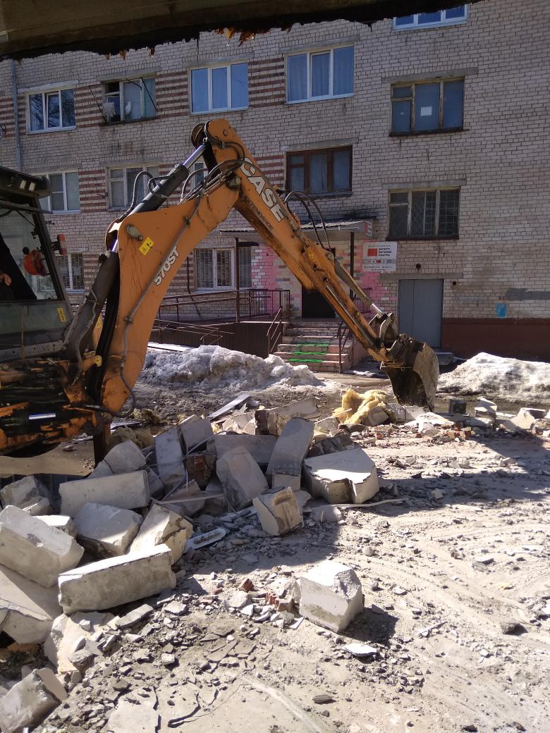 UM_1c_TLT's tweet photo. На территории мкрн 1ц идёт снос пивнушки. Многочисленные обращения жителей и управляющего мкрн привели к результату. https://t.co/6Hvn9Lpzi4