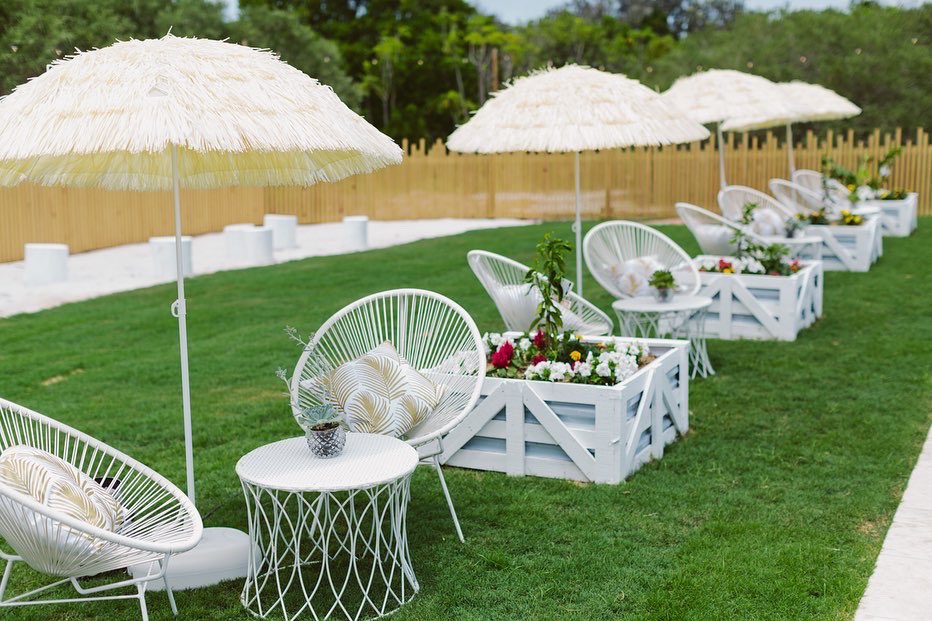 beach_ranch's tweet photo. Poolside luxuries 🥥

Styled by - Frank and Joy
Florals - The French Petal
Photographer - Beck Rocchi

#sugarbeachranch #byronbay #venuehire #weddinginspiration https://t.co/yvXvpgA6Nv