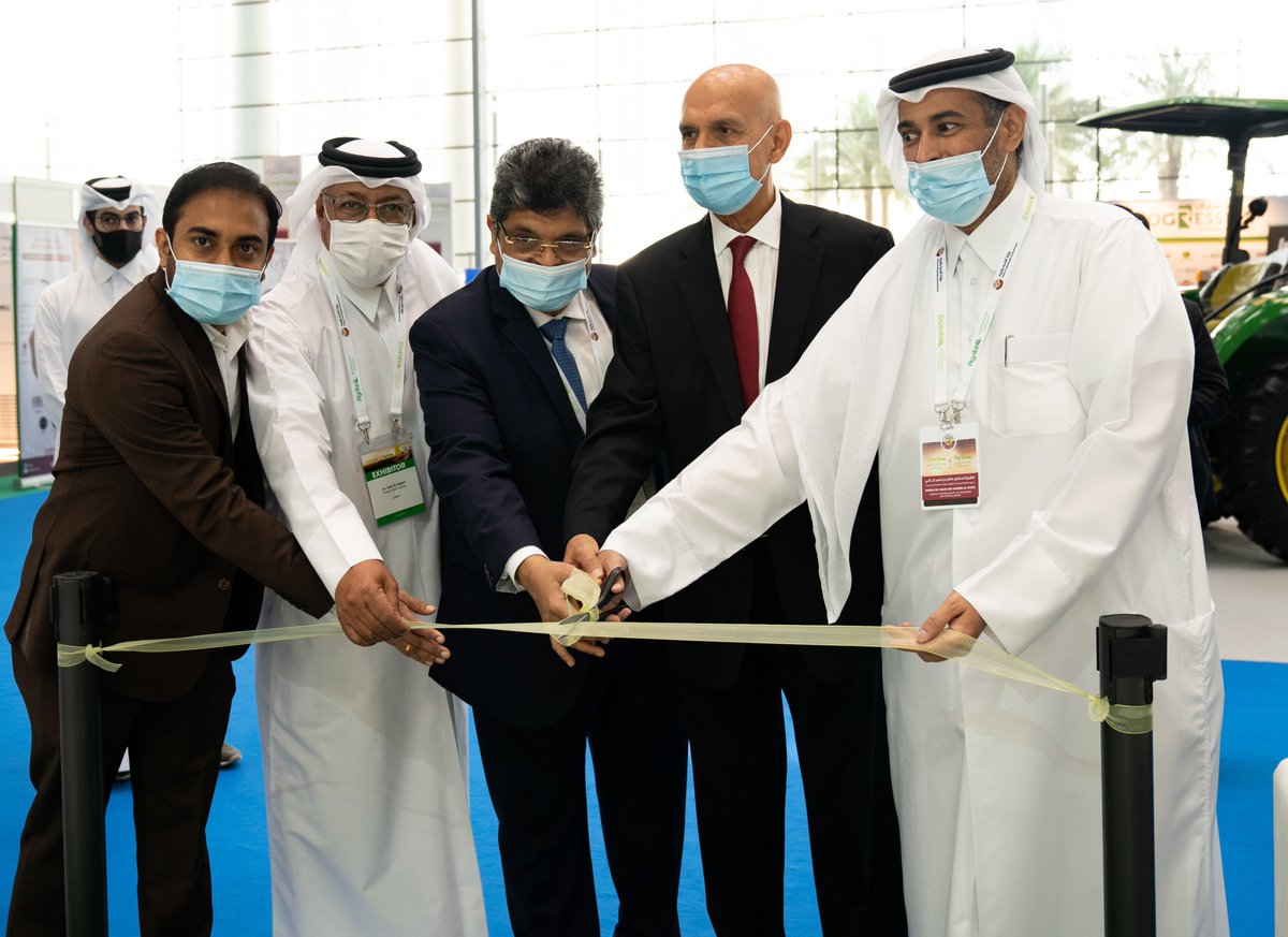 GreenfieldsMEA's tweet photo. H.E. Dr. Sheikh Faleh Bin Nasser Al Thani - Assistant Deputy Minister,Agriculture &amp; Fisheries; Head,Qatar National Food Security Program
Dr. Saif Ali Al-Hajari - Former vice chairperson,Qatar Foundation Board of Directors;Chairman,FEC &amp; the Qatari Committee,Sports &amp; Environment https://t.co/2pQCOnxV0H