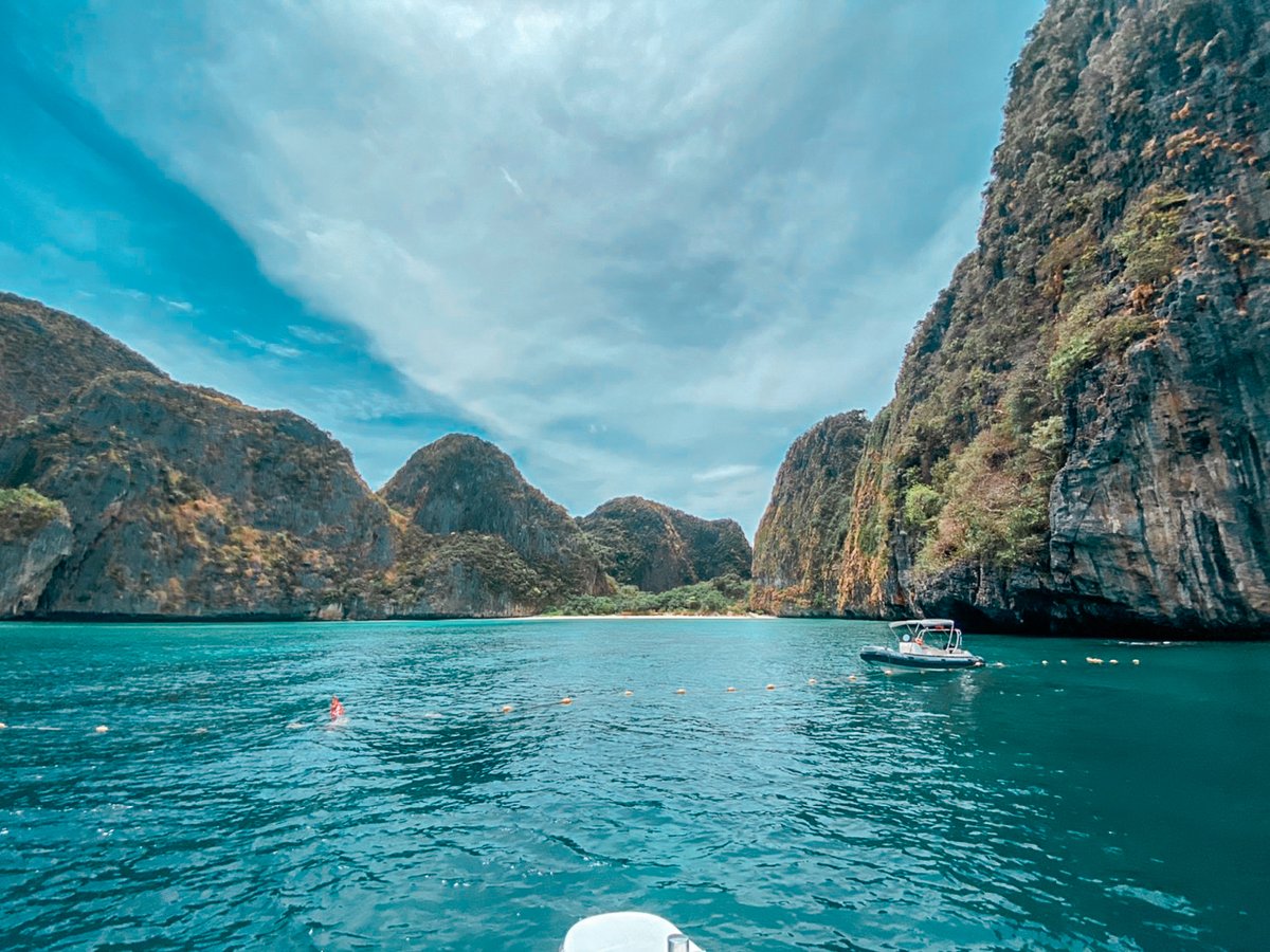 StenningShaun's tweet photo. Looking forward to better, brighter days 🙏🏼✨⁠
⠀⠀⠀⠀
#shaunstenning #thailand #thaïlande #thailandia #tailandia #kohhong #krabi #viewpoint #hiking #hikingadventures #hikingtheglobe #exploretheworld #exploring #discoverearth #discovering #amazingtravel #travelideas https://t.co/e4FwqxdYeh