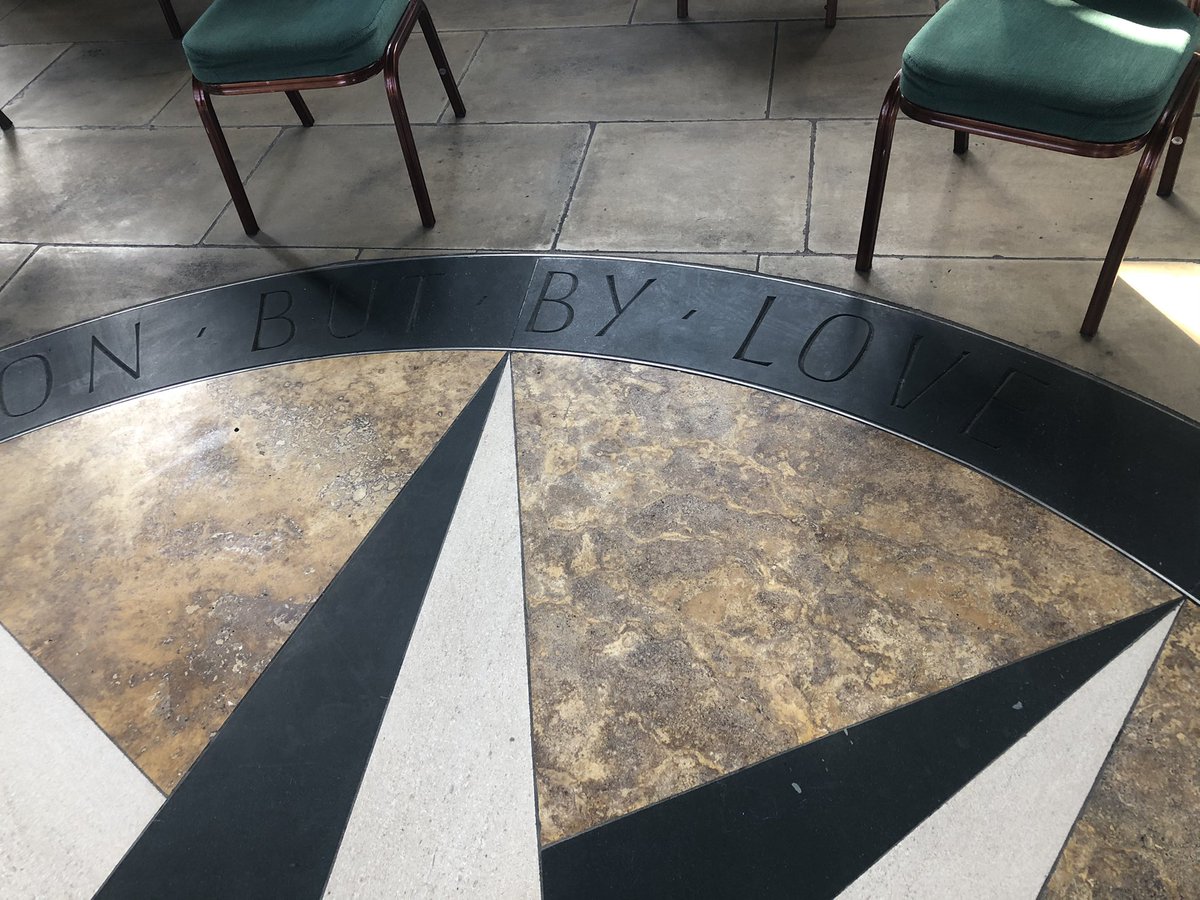 St_Marylebone_'s tweet photo. #StationsOfTheKingsCross a stone’s throw from #Limehouse with its maritime connections is the chapel at @RFSKLondon with its compass pointing us in the right direction 'We do not come to God by navigation but by love' Augustine @area_two https://t.co/3soHSYHPRJ