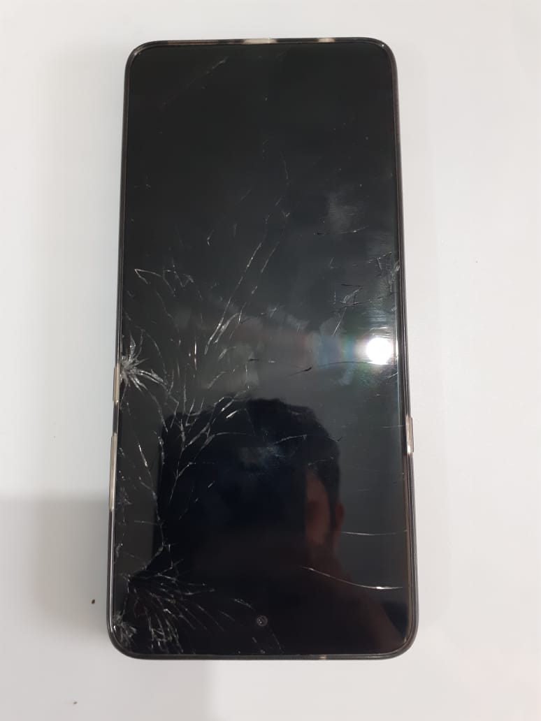 KumarVridul's tweet photo. @Flipkart your insurance partner  #JeevesCompleteSolution  still not convinced that the screen is damaged...Even proved my hand was also twisted in the same accident....Stop irritating customers in the name of Insurance....Henceforth wouldn't use @Flipkart anymore .....Keep https://t.co/CXQGwowSOU
