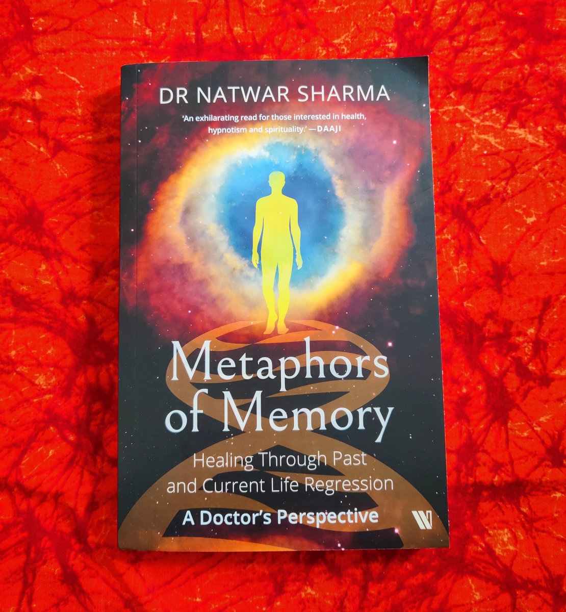 booksonthemetro's tweet photo. #readwithBODM
Metaphors of Memory reveals mysteries of the mind,the influence of our past and current life experiences on our present behaviour. Drawing from his years of research and practice, @drnatwarsharma—a paediatrician who turned to practising past-life regression therapy. https://t.co/UmJ0iSiRB0