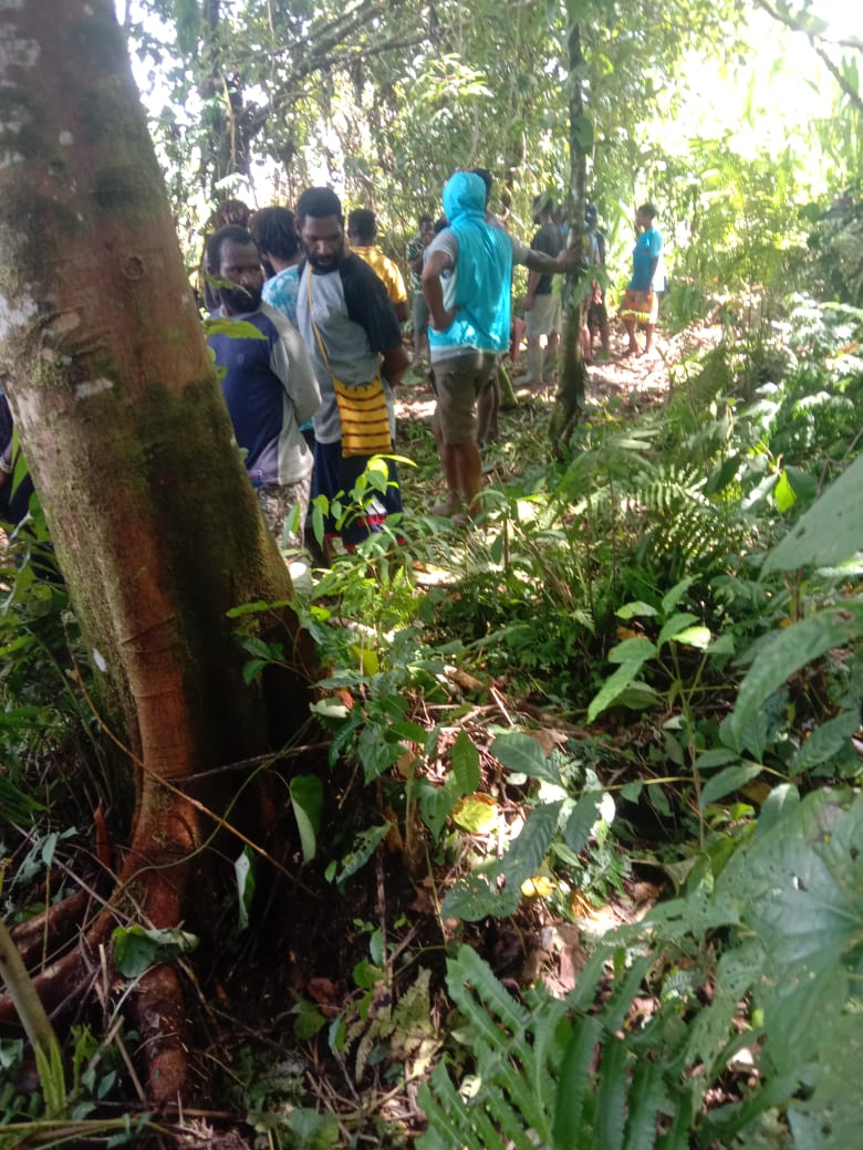 NarikTabuni's tweet photo. Nduga Darurat.

Terjadi pembunuhan terhadap Rakyat Sipil Nduga atas Nama Yeremias Koranue asal distrik gearek. Kab. Nduga. 

ALM. Di culik oleh aparat di depan istri dan Kaka Ipar di kebun. Saat ini masyarakat dan aparat sedang cari jenazah. 
@lokataru_id @VeronicaKoman @Mulalt_ https://t.co/Rt7XApQPw0