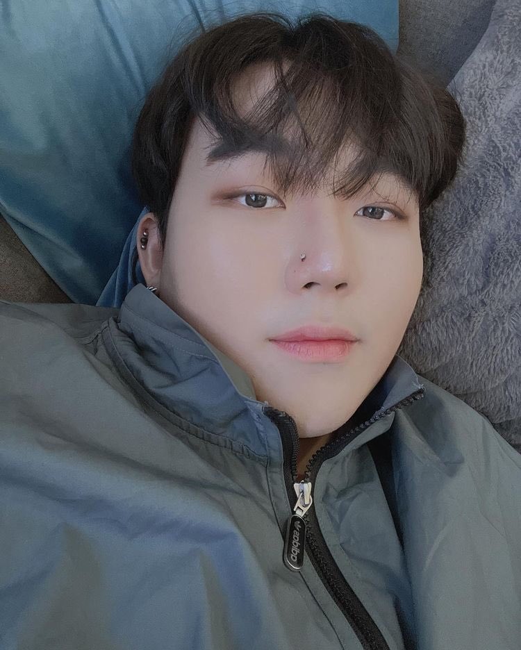 baesmshwlle_'s tweet photo. ETO TOTOO NA YUIEIEIE  HAHAHAHQHAHAHAS gwapo mo po opo

~subscribe to JinHo Bae’s channel!! 🖤 
link: https://t.co/jrKO6ajq2z https://t.co/UCCEpd4bhd