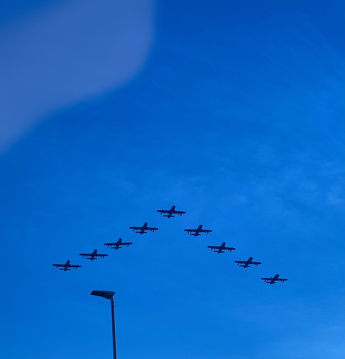 _Gianandrea_'s tweet photo. Inizia il #sorvolo della #pattugliaacrobaticanazionale su #roma in occasione del 98esimo anniversario dell’ @ItalianAirForce #mb339 #pan @ItaMilRadar @flightradar24 https://t.co/PRL0MCbmXX