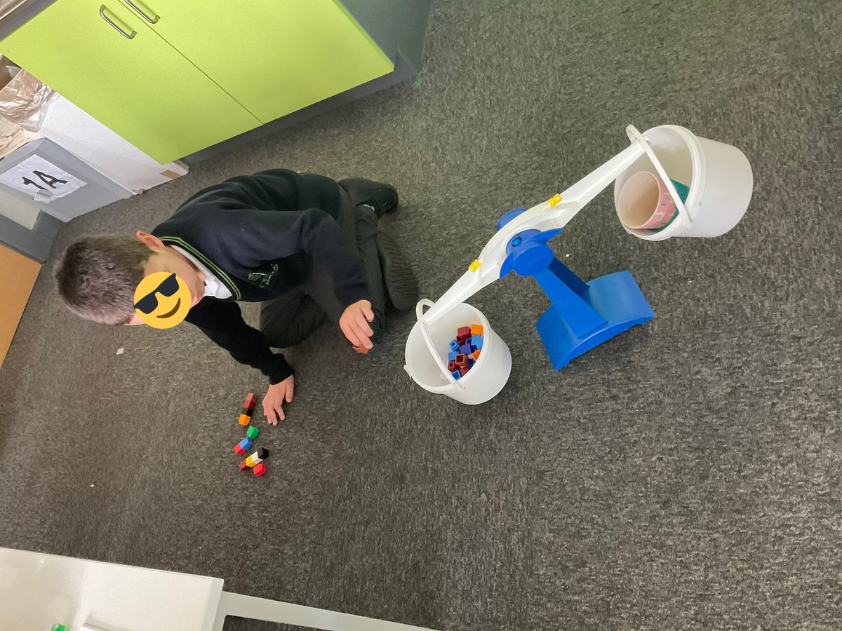 MrsKhanC5's tweet photo. In 1A we have been learning about mass and balancing scales using cubes ⚖️ @MissYusuf__ @Miss_M_Patel @MissZPatel @OliveTreeBolton #PrimaryRocks https://t.co/y4ZGuDYBhJ