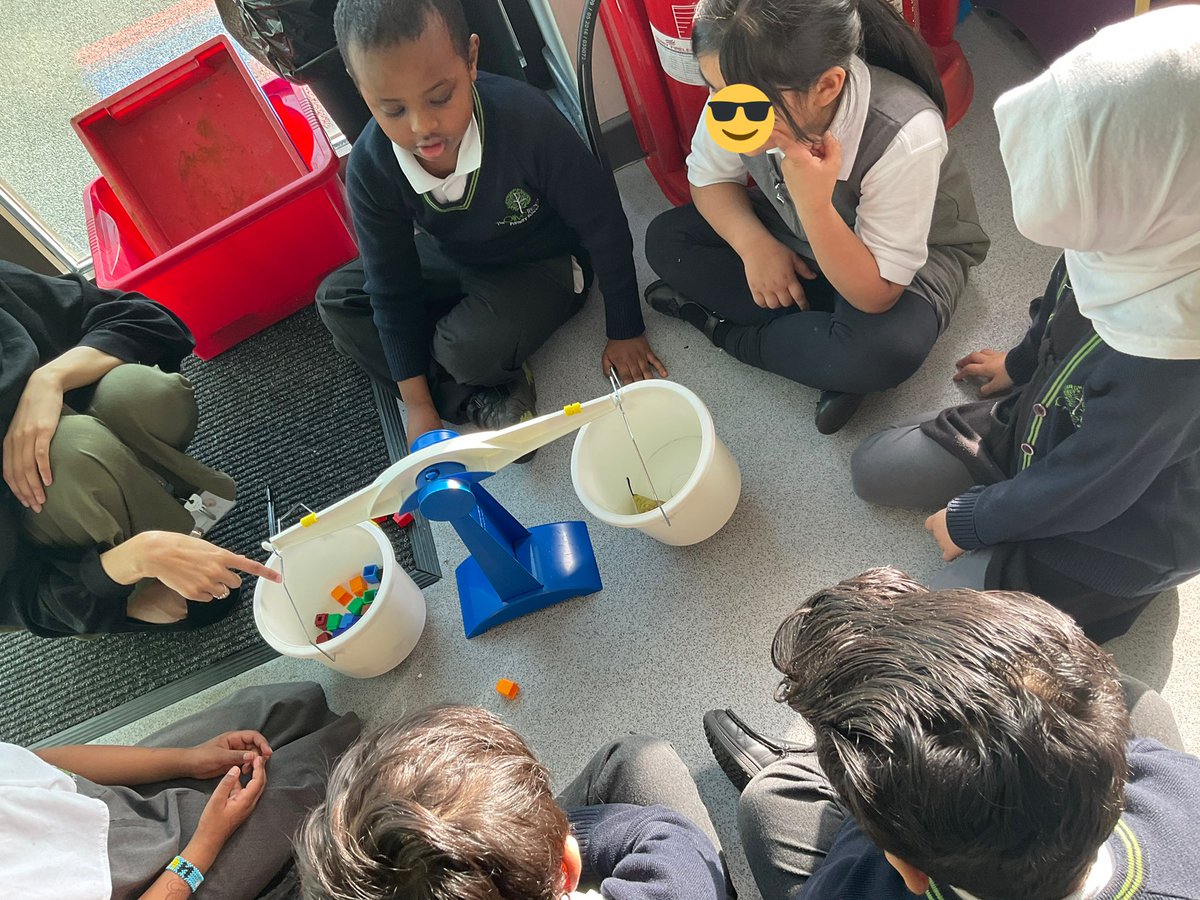MrsKhanC5's tweet photo. In 1A we have been learning about mass and balancing scales using cubes ⚖️ @MissYusuf__ @Miss_M_Patel @MissZPatel @OliveTreeBolton #PrimaryRocks https://t.co/y4ZGuDYBhJ
