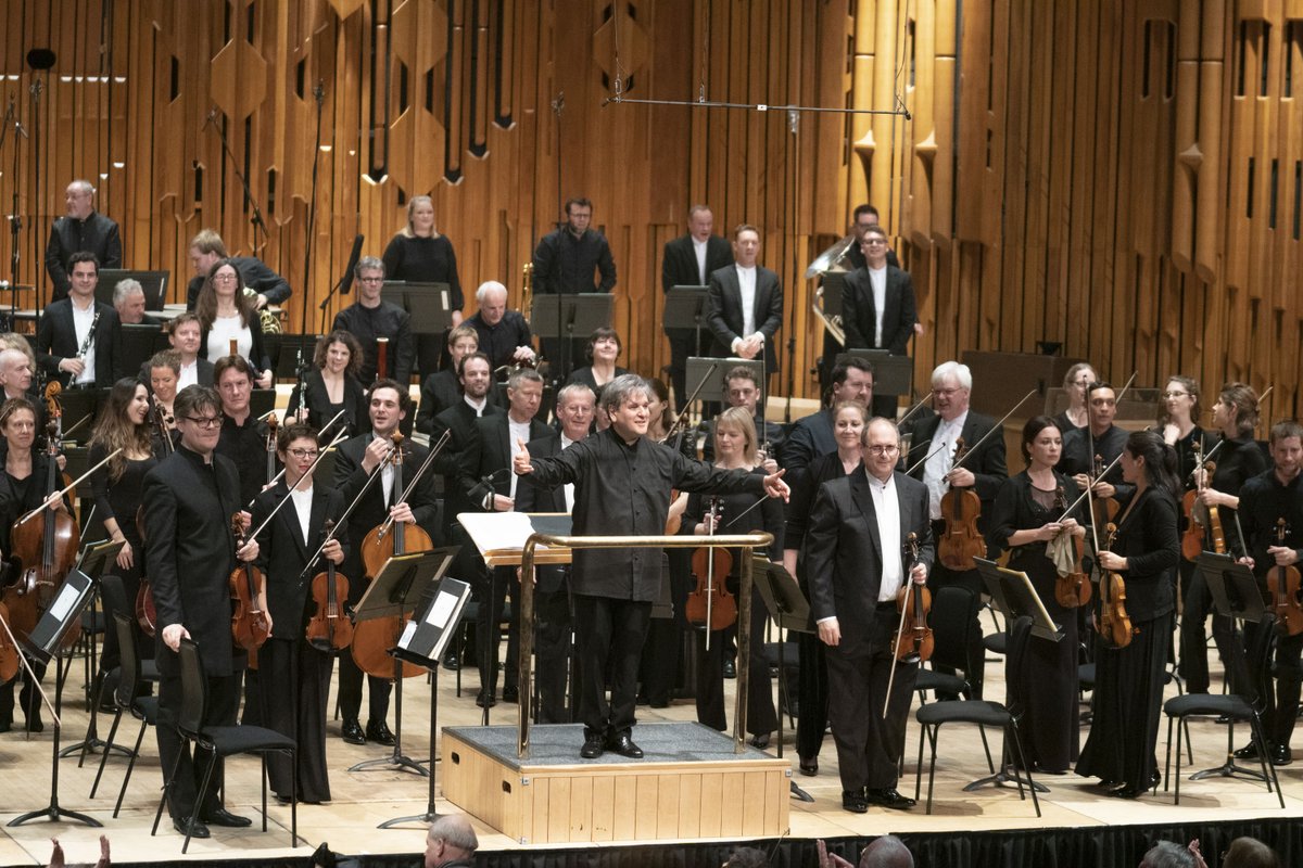 [THREAD] 1/5 
🚨Announcement!🚨 
We are extremely happy to let you know that Sir Antonio Pappano will become our Chief Conductor Designate in September 2023 and Chief Conductor from September 2024.
 📸Liam Hennebry