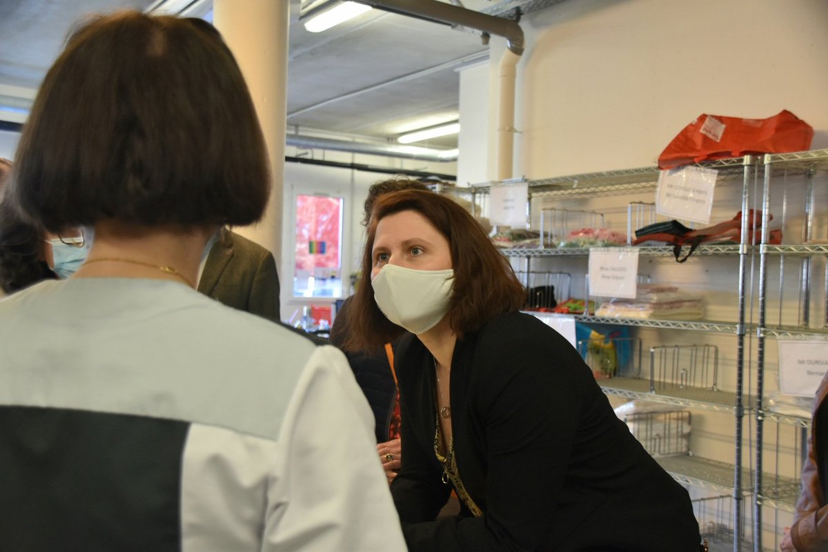 Prefet87's tweet photo. ⛹️ Porté par le ministère @education_gouv, ce projet vise à promouvoir et à développer l’#APS à destination des personnes en situation de handicap mental.

👉 La ministre @RoxaMaracineanu rencontre et échange autour de ce projet avec des salariés dans les ateliers de l'ESAT. https://t.co/1tfNyvHFGD