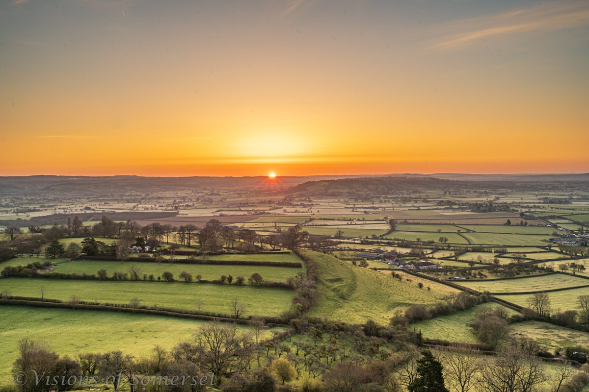 Glastomichelle's tweet image. Hello sunrise my old friend, I've come to talk with you again. A familiar sight I know, taken from Glastonbury Tor at sunrise but sure seems like a while for me.