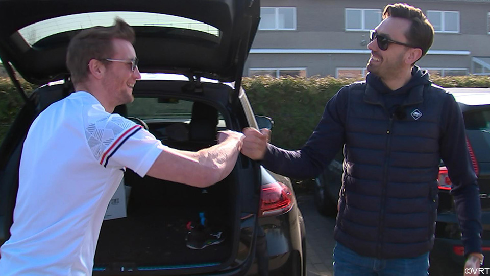 Straks is play-offfinale weer clash <a href="/KnackRoeselare/">Knack Volley Roeselare</a>- <a href="/VCGREENYARDMsk/">VC GREENYARD Maaseik</a>. "Van Aert-Van der Poel raak je toch ook niet beu?", zocht Sportweekend kapiteins <a href="/HTuerlinckx/">Hendrik Tuerlinckx</a> en <a href="/jeltemaan/">Jelte Maan</a> op #volleybal 
sporza.be/artikels/strak…