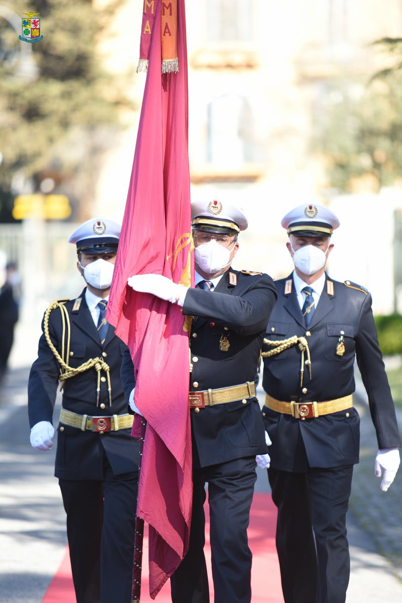 ItalianAirForce's tweet photo. Nel corso della cerimonia per il #98AM e giuramento del Corso Borea VI resi gli “onori militari” al gonfalone di #Roma Capitale, decorato di medaglia d’oro al valor militare.
📽 ➡️ https://t.co/07uwsz6nVJ https://t.co/36KliWee3H