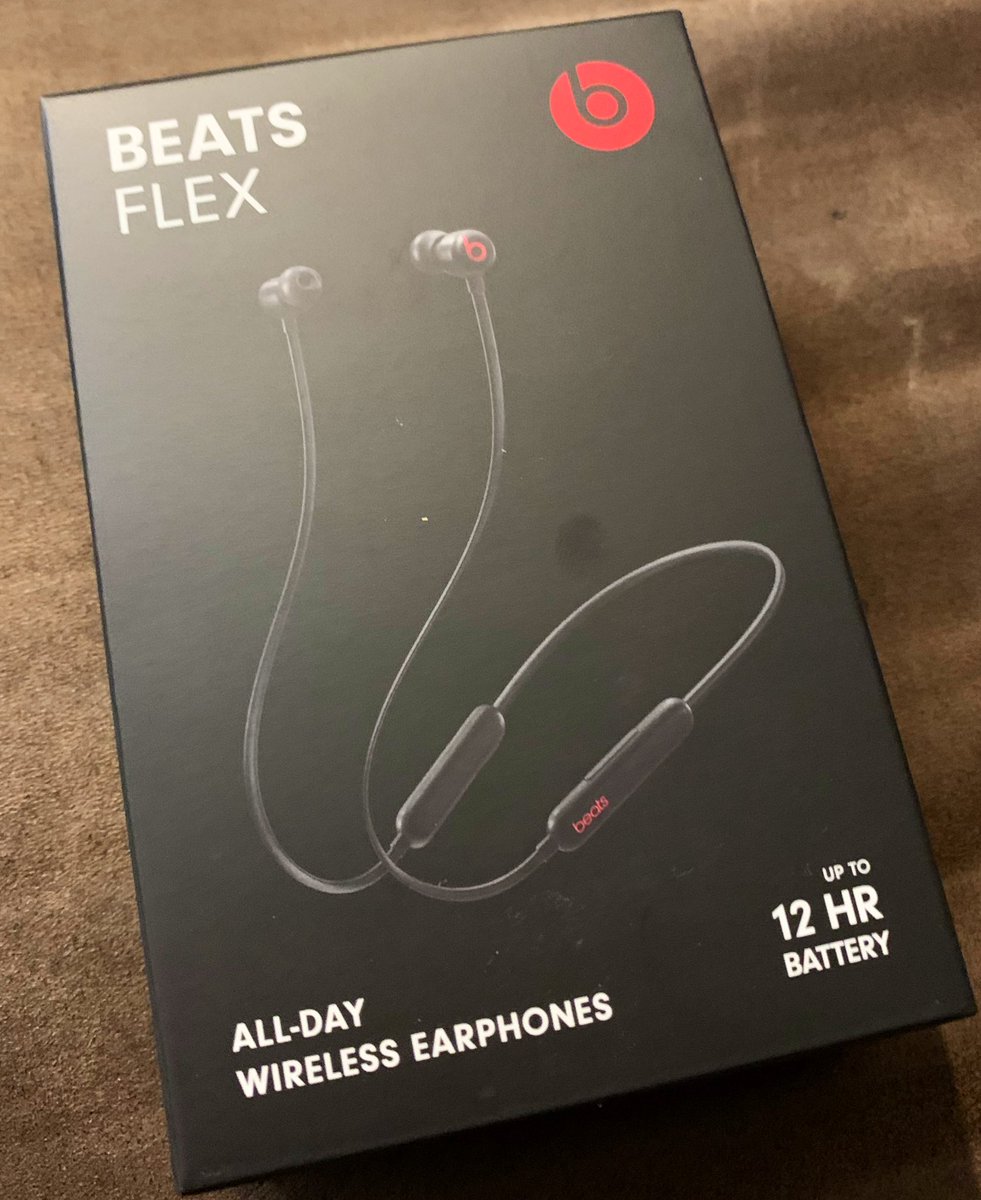 買い替えからちょうど１年でまたBratsXが同じ現象で壊れた。仕方ないので新しいBeats Flexに乗り換え。BeatsXより半額くらいで再生時間は4時間延びてる。急速充電は遅くなってるけど。今度は１年で壊れないと良いな。
#BeatsFlex #beatsx
