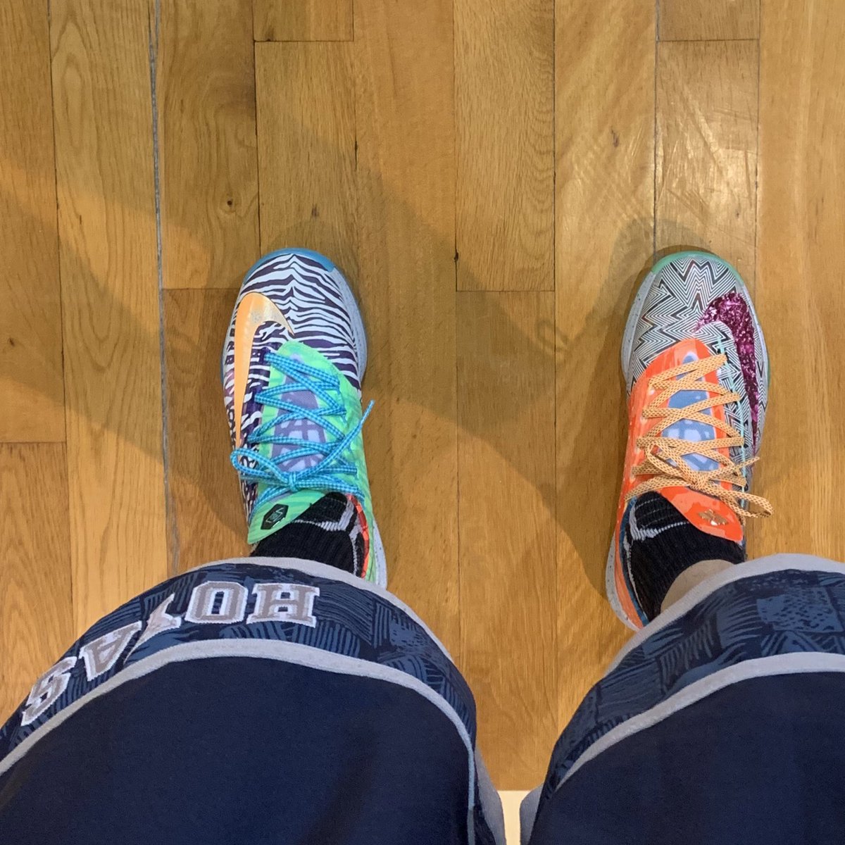 ASTERKICKS's tweet photo. 火曜は相変わらずスリッピーなコート🌀

なのでドライブせず3メインで、確率は4/8。

フリー2本外したのとフレアのDサボったのは反省。

楽しかったからよし🙆‍♂️

#Nike
#KD6
#KDVI
#KD6WhatTheKD
#WhatTheKD
#WhatThe
#MarchMadness  
#Georgetown 
#Hoyas
#NCAA
#CollegeBasketball https://t.co/JJOuNLY2rg