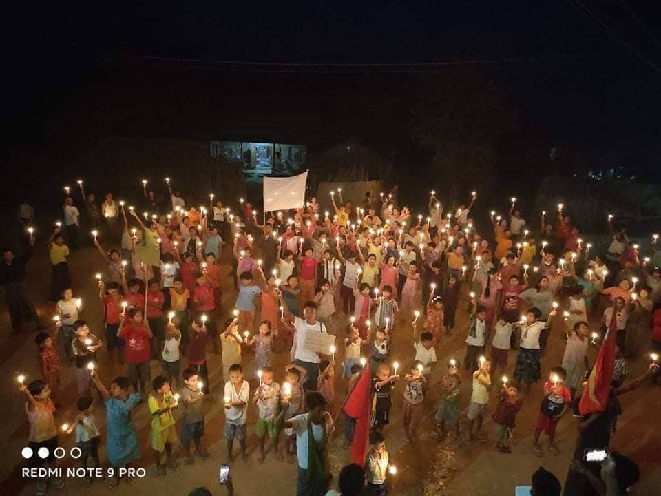 HAYMAR21178156's tweet photo. Spring Revolution Candlelight Vigil for fallen heroes across Myanmar was held in Villages of KyweThayChaung, SeKone, Budalin Township, Sagaing Region.

#WhatsHappeningInMyanmar
#forceavote
#MilkTeaAlliance https://t.co/jgn4ZuxOS8