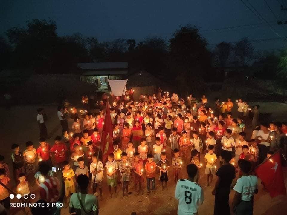 HAYMAR21178156's tweet photo. Spring Revolution Candlelight Vigil for fallen heroes across Myanmar was held in Villages of KyweThayChaung, SeKone, Budalin Township, Sagaing Region.

#WhatsHappeningInMyanmar
#forceavote
#MilkTeaAlliance https://t.co/jgn4ZuxOS8