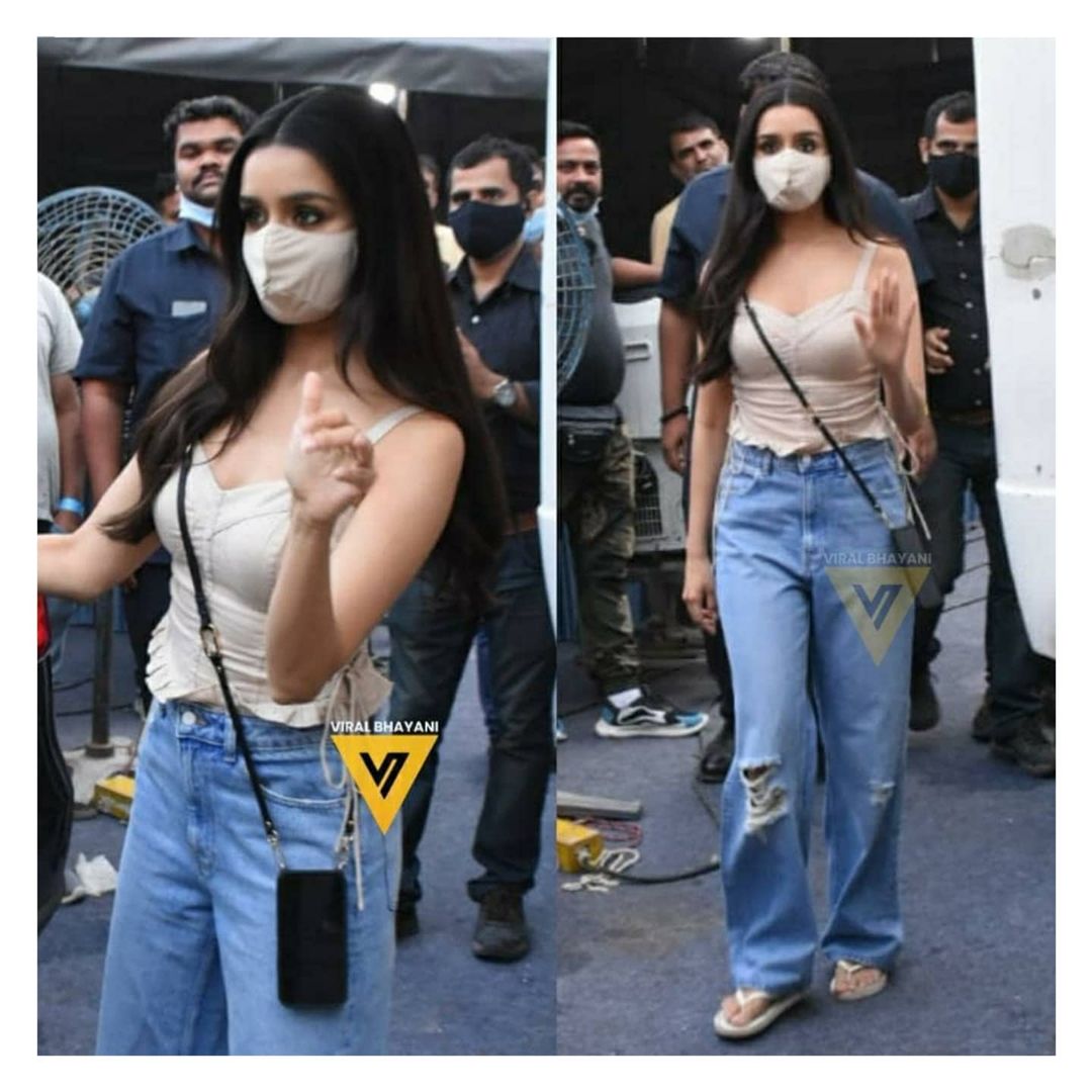 Harinder_skfan's tweet photo. @ShraddhaKapoor clicked post shoot in Mumbai today! 📸
.
.
.
.
.
#shraddhakapoor #shraddha #shraddhagems #tuesday #manavmanglani #indiaforumsbuzz #indiaforumsbollywood #indiaforums #bollywoodcelebrity #bollywoodactor #bollywoodstars #bollywoodactress #bollywoodactors #bollywood https://t.co/9JJwlzZUox