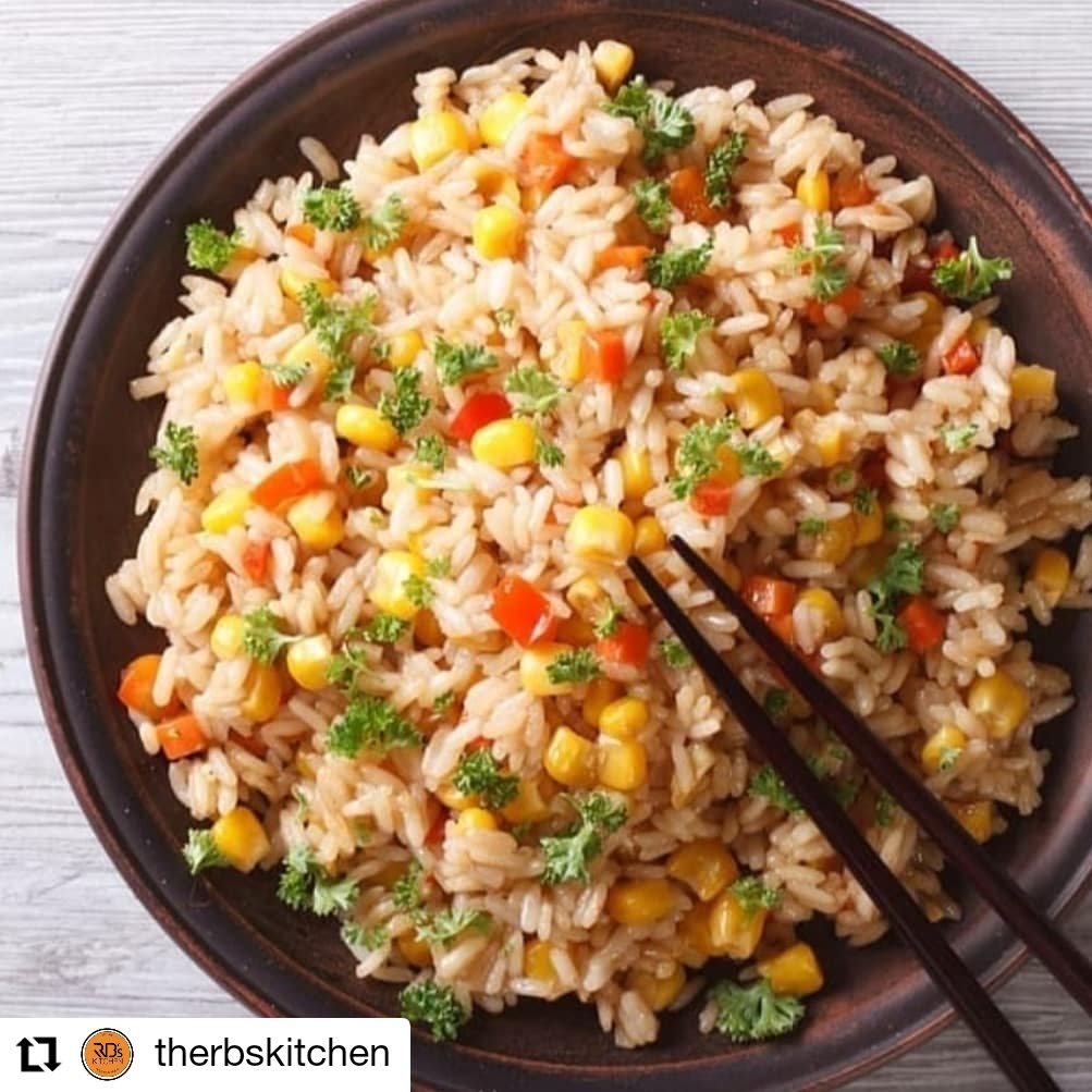 ranveerbrar's tweet photo. Keeping it simple for dinner! Try this recipe from #RBSKitchen
Read more - https://t.co/9Z6GgYxM5G
#Repost @therbskitchen
#easyrecipes #Simplerecipes
#Quickfood #Americanfriedrice #corn
#cheflife #foodies #indianversion #indianfoodrecipes #ranveerbrar #tastyfood #tastyrecipe https://t.co/nTQQx4RGJY