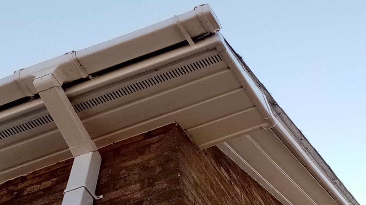 KentWindowClean's tweet image. Great Facias and Soffit cleaning done by Chris today in #Ramsgate ✨

Is it your turn to get your Facias and Soffit cleaned? 
We’d love to hear from you!

📞01843 598666
info@windowcleanercanterbury.co.uk