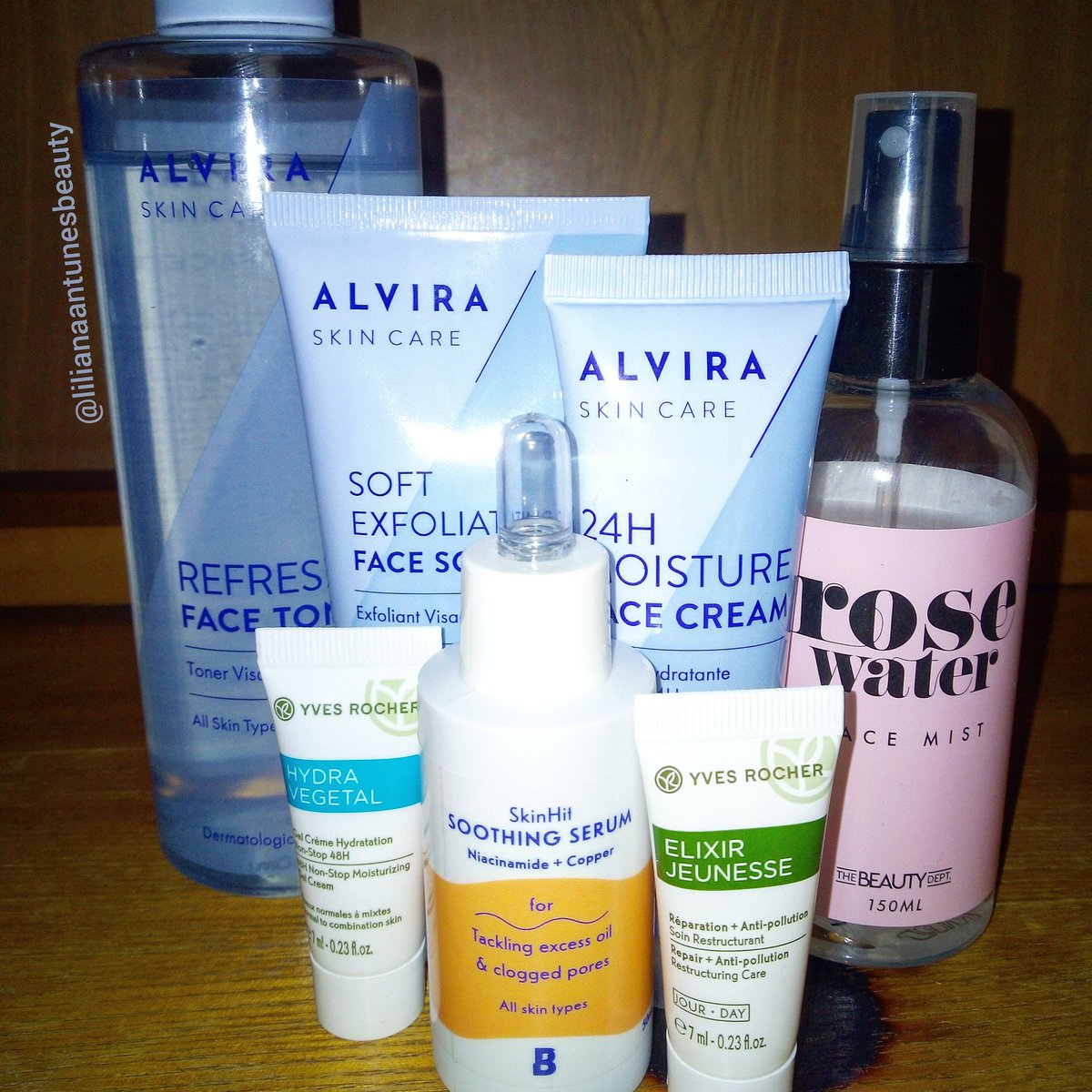 📷 || Alguns dos meus produtos de rotina para a pele 💁🏻‍♀️

#Skincare #Beauty #Routine #Serum #FaceCream #Moisturizer #Alvira #AlviraSkincare #YvesRocher #FaceScrub #BeautyBay #BeautyBaySerum #RoseWater #FaceMist #TheBeautyDept #BeautyBaySkincare #Action #SkincareRoutine #FaceToner