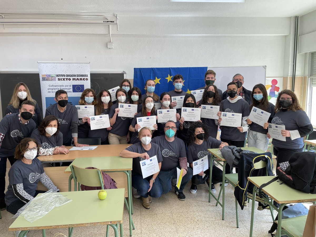 Abroad2019's tweet photo. Entrega de diplomas y clausura de la movilidad online en Elche del proyecto Erasmus+.  Delivery of diplomas and closure of the online mobility in Elche of the Erasmus + project. @sepiegob 
@EUErasmusPlus
@EstudiarEnEspaña
#ErasmusPlus
@sepie_gob
ErasmusPlusSEPIE https://t.co/DRc7BndDMg