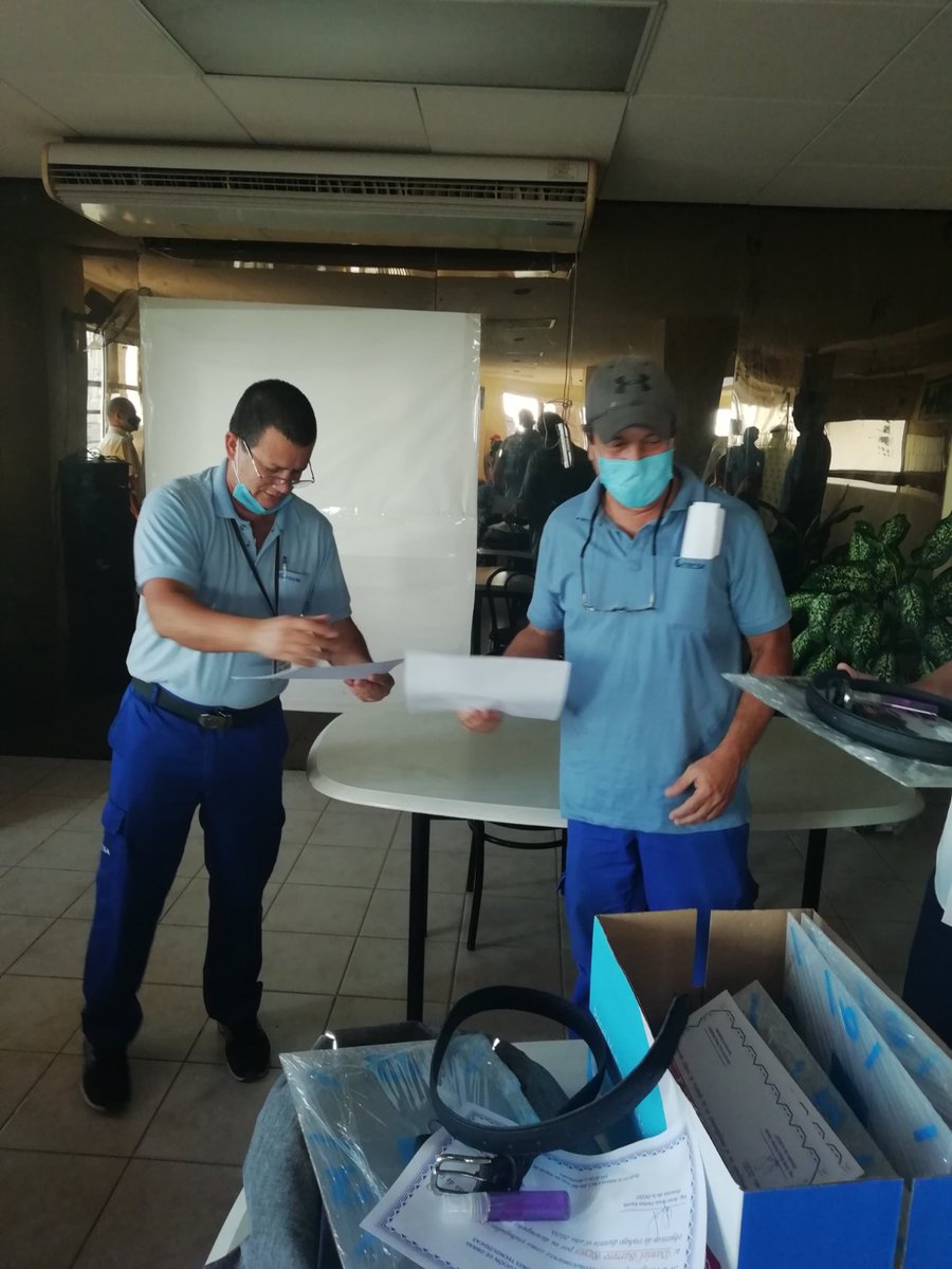 etecsa_dvpe's tweet photo. Entrega de reconocimiento a los trabajadores vanguardias y destacados de la #DEOIT en el año 2020 📡🇨🇺
#DVPE
#VamosPorMasVictorias
📸 @DanielBarreroR1 https://t.co/sh3bdM2L9p
