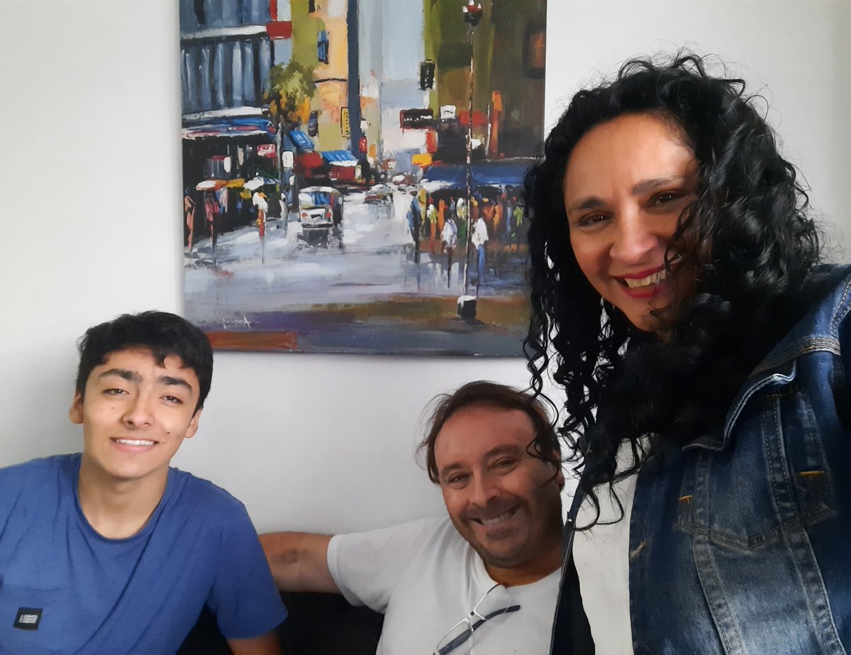 😍Amigos. Luego de dos semanas internado, mi marido y jefe de campaña regresó a casa y le ganó al covid. Y yo también estoy de vuelta, con la voz recuperada y retomando el salir. Aquí mi familia, seguimos en la lucha para proteger nuestro Chile y nuestras ciudades. Cuídense mucho