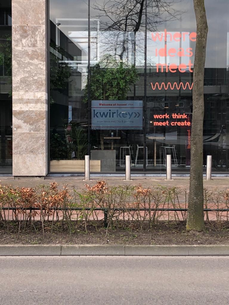 Verhuisbericht!
Kwirkey groeit en bloeit. Daarom verhuizen wij per 1 april 2021 naar een nieuw kantoor in hartje Eindhoven.
Ons nieuwe adres is Stadhuisplein 10 in Eindhoven.
Zodra het weer veilig kan en mag, kom je dan snel eens langs voor een kop koffie van de #Kwirkey barista?