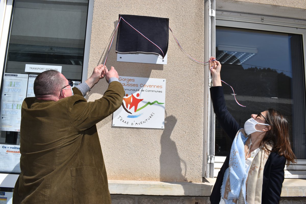 Prefet_48's tweet photo. "Grâce à notre engagement commun, notre ambition de maillage du territoire se poursuit activement. Vous avez compté et vous pourrez continuer à compter sur l'accompagnement fort de l’État à vos côtés": V. Hatsch @Prefet_48 salue l'implication de tous dans la démarche #FServices https://t.co/wfIF6nThvg