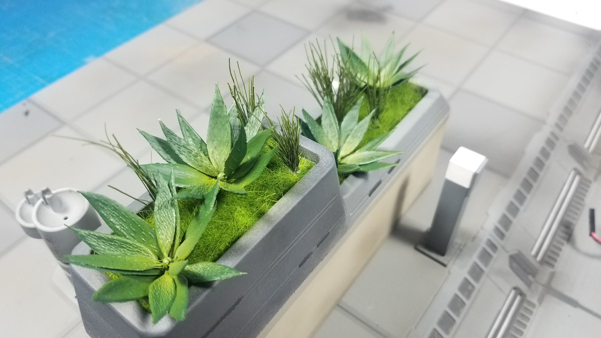 Timuche's tweet photo. Another element of the scenery : the plants ! The New Mombasa is a city with greenery.
-----
Autre élément du décor : les plantes ! La Nouvelle Mombasa est une ville avec de la végétation.

#halo #haloprops #odst #unsc #diorama #models #xbox
#props #propmaking #newmombasa https://t.co/948sko85YP