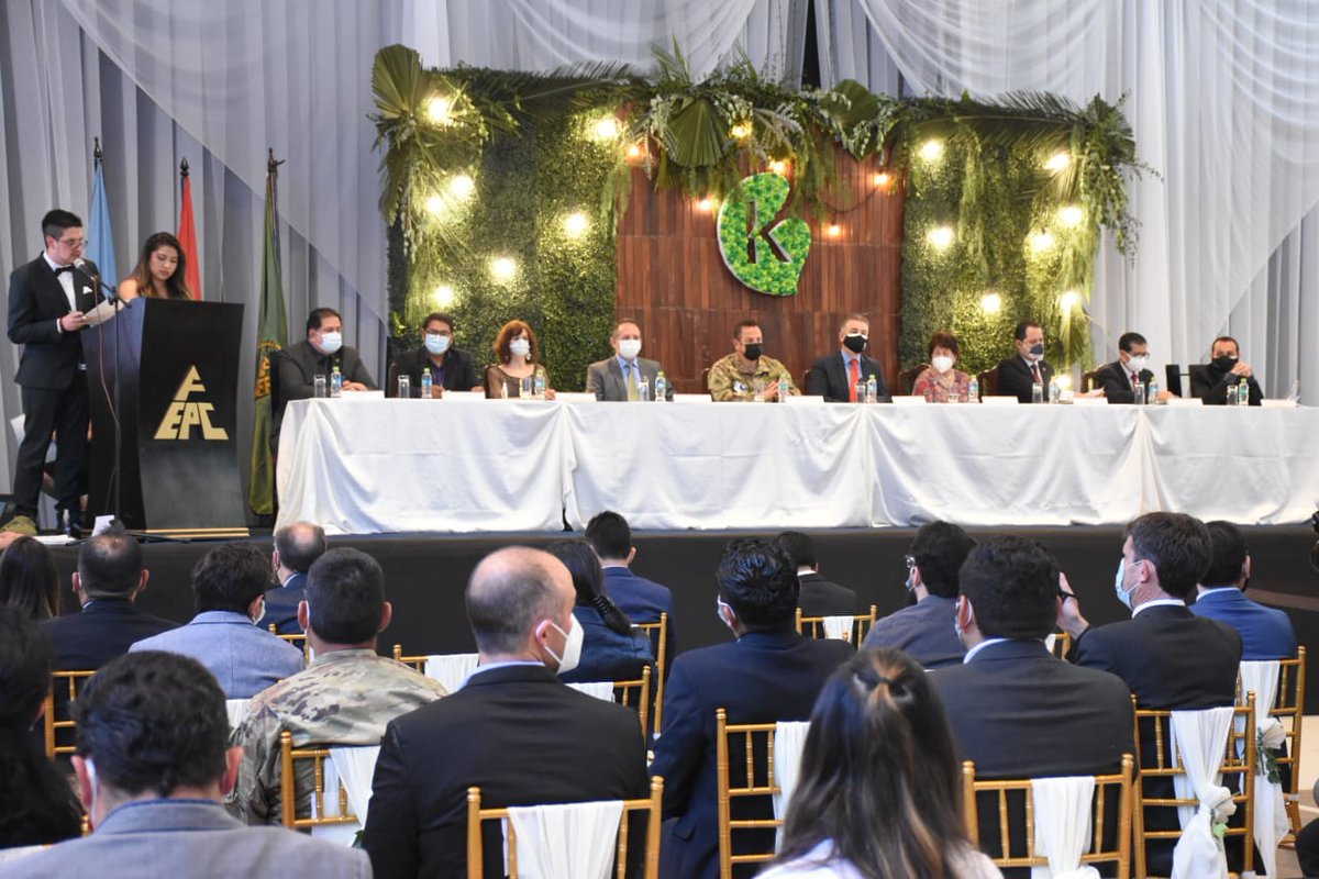 Opinion_Bolivia's tweet photo. La Federación de Empresarios Privados de Cochabamba reconocen a emprendimientos en los premios Kamay en su cuarta versión.
📷 Dico Solís | Diario OPINIÓN https://t.co/B6ZVUNcGRZ